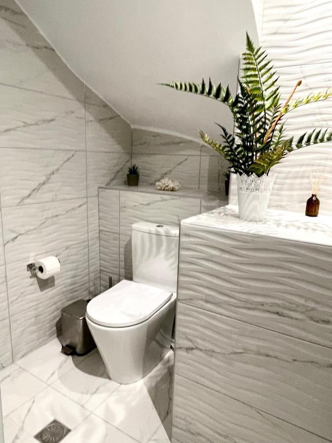 Emerald Luxury Apartments - Ath Airport Szpáta Kültér fotó