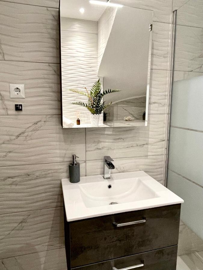 Emerald Luxury Apartments - Ath Airport Szpáta Kültér fotó
