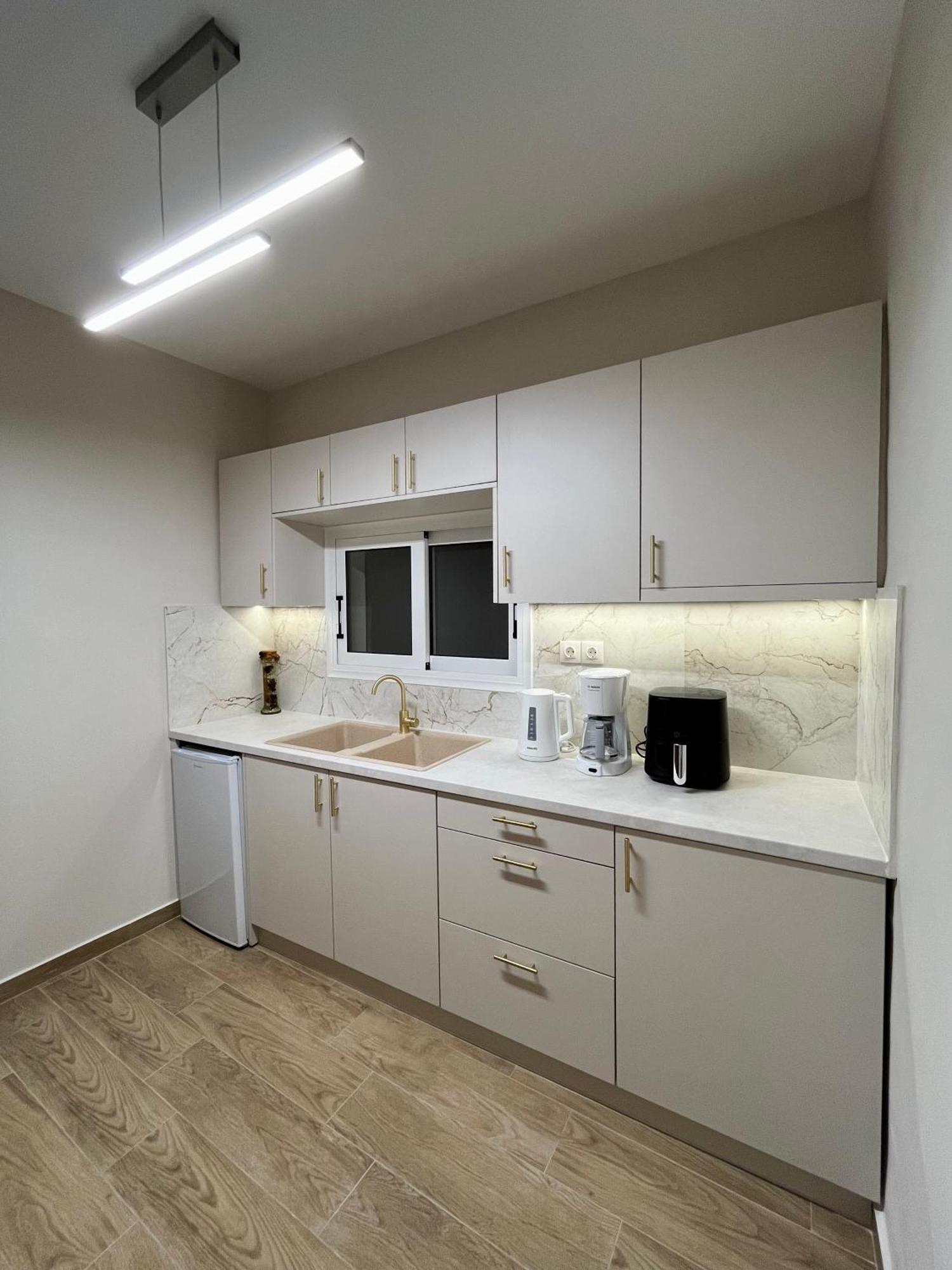 Emerald Luxury Apartments - Ath Airport Szpáta Kültér fotó